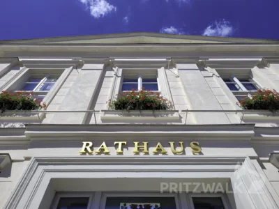 Das Rathaus und ein Teil der Einrichtungen der Stadt Pritzwalk sind zwi-schen den Feiertagen ganz oder teilweise nicht besetzt oder erreichbar. Foto: Stadt Pritzwalk (Bild vergr&ouml;&szlig;ern)