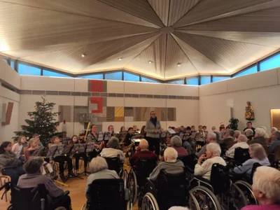Wenn Blockflöten Herzen öffnen - Weihnachtsklänge im Altenzentrum St. Elisabeth (Bild vergr&ouml;&szlig;ern)