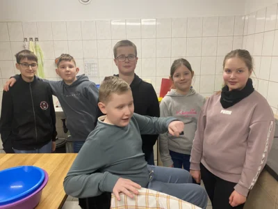 Jugendfeuerwehr - letzte Zusammenkunft 2025 mit Weihnachtsquiz und Pizza backen