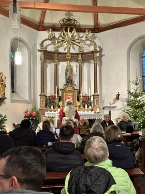 Erwartungsvolle Stimmung in Dohr in und vor der Kirche – Weihnachten kann kommen
