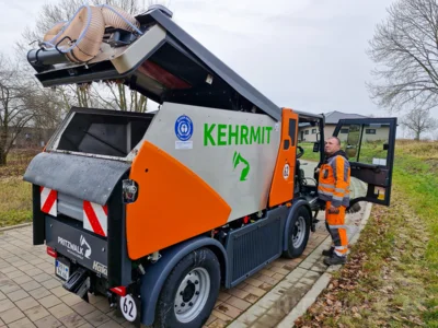 Die neue Kehrmaschine Kehrmit wird auch im Pritzwalker Wohngebiet Birkenwäldchen zum Einsatz kommen. Foto: Stadt Pritzwalk (Bild vergr&ouml;&szlig;ern)