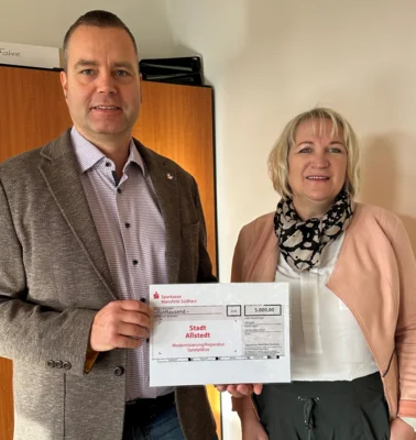 Übergabe des Schecks