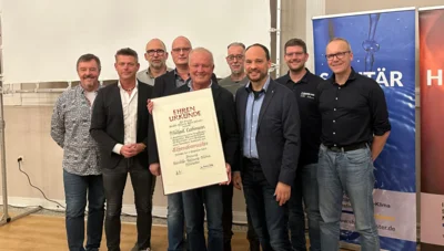 Neuer Vorstand mit Ehrenobermeister Michael Lackmann. Es fehlt Lehrlingswart Sebastian Bogatzki. (Bild vergr&ouml;&szlig;ern)