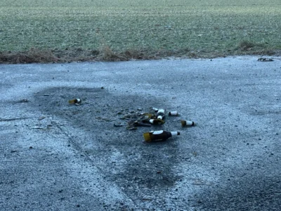 Müll und Glasscherben in und um Auderath