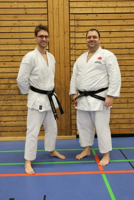 Meldung: Lehrgang beim Karate Do und 2 neue Dan-Träger......