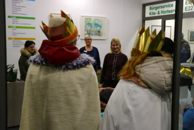 Sternsinger besuchen Rathaus (Bild vergr&ouml;&szlig;ern)