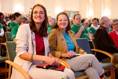 Die Ehrenamts-Koordinatorinnen Sabrina Klabuhn und Tina Vogel (r) (Bild vergr&ouml;&szlig;ern)