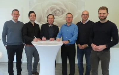 Von links: Thomas Hausruckinger (Leiter der Planung und Realisierung NBS Ulm-Augsburg), Johannes Metzger (Projektabschnittsleiter bei DB InfraGO AG), Bürgermeister Bernhard Uhl, Günter Sauer (Niederlassungsleitung Vertrieb bei Chefs Culinar) und Nils Markmann (Niederlassungsleitung Betrieb bei Chefs Culinar), Jakob Neumann (DB-Projektkommunikation) (Bild vergr&ouml;&szlig;ern)
