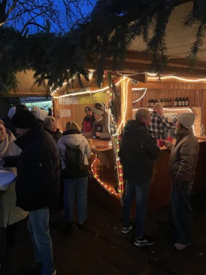 Après-Ski-Hütte auf dem Eislinger Weihnachtsmarkt (Bild vergr&ouml;&szlig;ern)