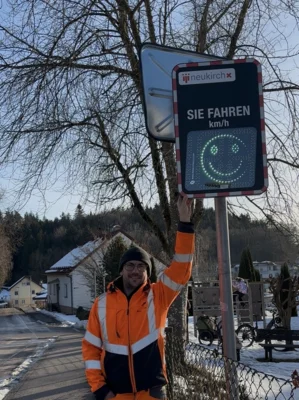 Meldung: Inbetriebnahme einer neuen Geschwindigkeitsmessetafel