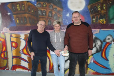 Übergabe Stollengeld: v. l.n.r. H. Berger, Fr. Hiebenthal, H. Schieritz (Bild vergr&ouml;&szlig;ern)