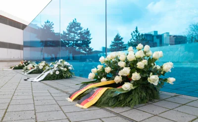 Gedenken an die Opfer des National-Sozialismus (Bild vergr&ouml;&szlig;ern)