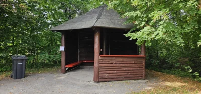 Neuanstrich unserer Grillhütte (Bild vergr&ouml;&szlig;ern)