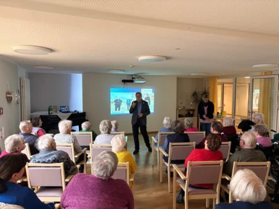 Bürgermeister Dr. Oliver Hermann besuchte das AWO Seniorenpflegezentrum „Am Clara-Zetkin-Park“ I Foto: Antje Kranz (Bild vergr&ouml;&szlig;ern)
