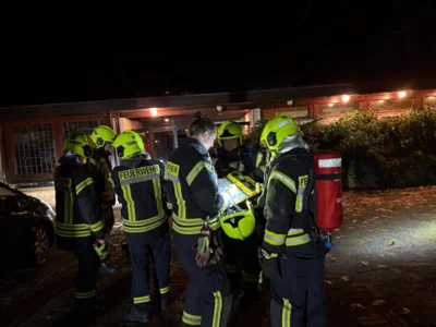 FEU 00 Y - Zimmerbrand Menschenleben in Gefahr