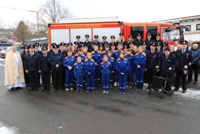 Feierliche Fahrzeugweihe in Schmalnau: Neues Staffellöschfahrzeug offiziell in Dienst gestellt (Bild vergr&ouml;&szlig;ern)