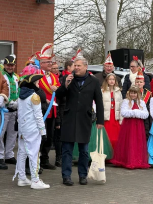 Kinderkarnevals-Parade mit Kinderfasching in Lehnin (Bild vergr&ouml;&szlig;ern)