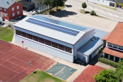 Auf Beschluss des Gemeinderats wurde die Turnhalle der Grundschule Pollenfeld für das Interessenbekundungsverfahren für das Bundesprogramm „Sanierung kommunaler Sportstätten“ angemeldet. (Bild vergr&ouml;&szlig;ern)