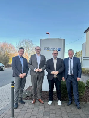 BUZ: v. r.  Guido Wernert (Sprecher der Geschäftsführung), Jan Petry,  Pierre Fischer und Jörg Geenen (Geschäftsführer) (Bild vergr&ouml;&szlig;ern)