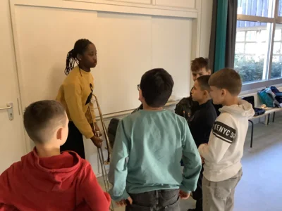 Besuch der Bläserklasse des Niklas Luhmann Gymnasiums an der Grundschule Leopoldshöhe (Bild vergr&ouml;&szlig;ern)