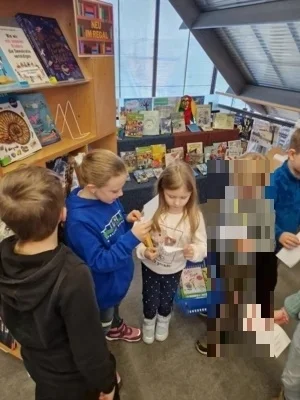 Meldung: Klasse 2a besucht die Stadtbibliothek Schwäbisch Hall