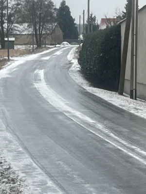 Foto zur Meldung: Abfallentsorgung bei frostigen Witterungsbedingungen und vereisten Straßen