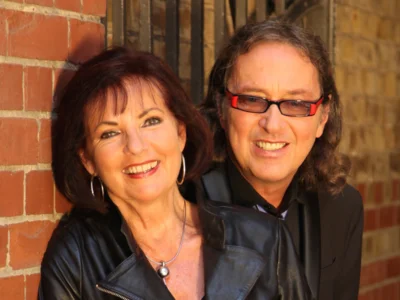 Einen vergnüglichen Abend mit Christine Dähn und Thomas Natschinski gibt es am Donnerstag, 12. Februar 2026, in der Stadtbibliothek Pritzwalk. Foto: Agentur (Bild vergr&ouml;&szlig;ern)