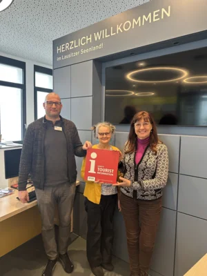 Verleihung rotes i (Bild vergr&ouml;&szlig;ern)