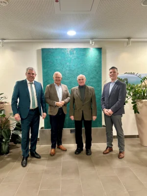 Guido Wernert (Sprecher der Geschäftsführung), Landrat Achim Hallerbach, Rolf-Peter Leonhardt (Verwaltungsratsvorsitzender) und Jörg Geenen (Geschäftsführer) (Bild vergr&ouml;&szlig;ern)