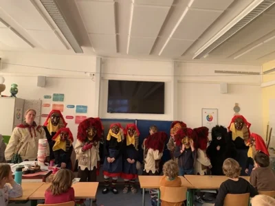 Meldung: Narrenbesuch und Häsvorstellung in Kl.1