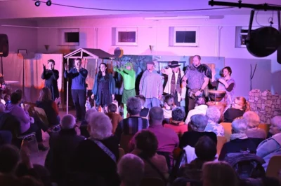 Geister-(traum-)hafte Theaterpremiere in Michelsdorf (Bild vergr&ouml;&szlig;ern)