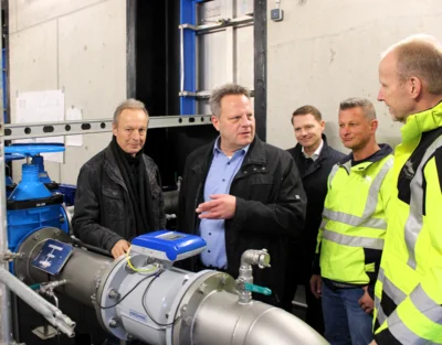 Wichtige Investition in die Zukunft: Neuer Trinkwasserhochbehälter am Rehberg erfolgreich in Betrieb genommen (Bild vergr&ouml;&szlig;ern)