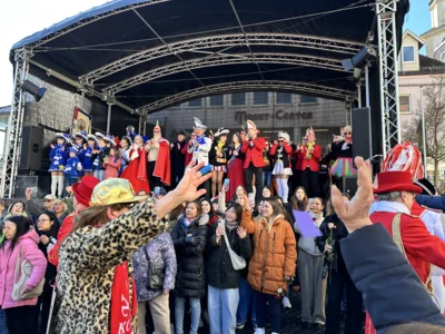Bad Salzungen Helau! 🥳  🎉Rosenmontag um 11:11 Uhr auf dem Marktplatz (Bild vergr&ouml;&szlig;ern)