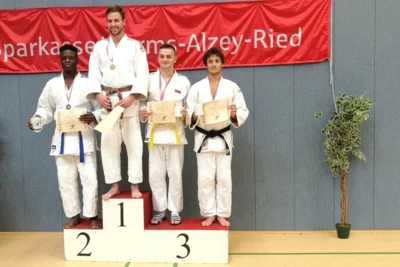 2 Platzierungen auf Katana-Turnier in Bürstadt (Bild vergr&ouml;&szlig;ern)