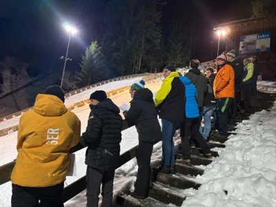 Praxis-Schulung bei der Ausbildung zum Skisprung-Kampfrichter (Bild vergr&ouml;&szlig;ern)