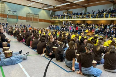 Trommelzauber an der Michaelschule (Bild vergr&ouml;&szlig;ern)