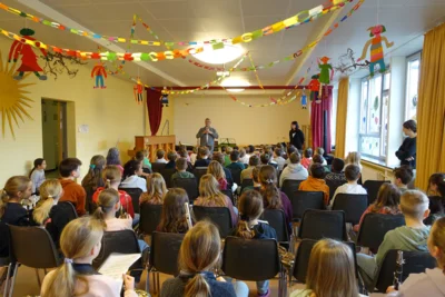 Der Musikverein stellt sich in der Grundschule vor (Bild vergr&ouml;&szlig;ern)