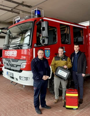 v.l.n.r. Stadtwehrführer Patzwald, Bürgermeister Nitz, SEWOBA Geschäftsführer Heymann (Bild vergr&ouml;&szlig;ern)