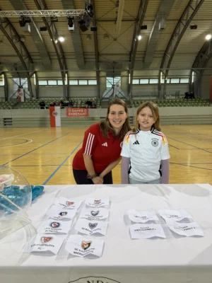 Auslosung D-Juniorinnen mit Losfee Lotti