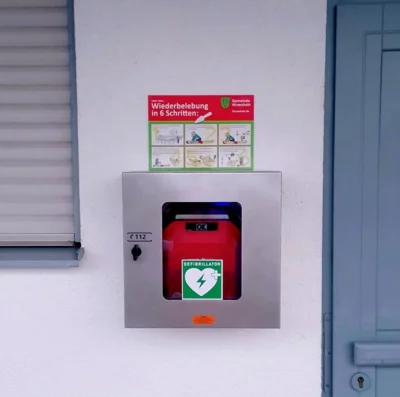 Defibrillatoren können Leben retten (Bild vergr&ouml;&szlig;ern)