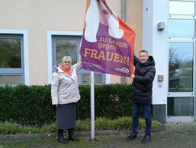 Gemeinde setzt Zeichen gegen Gewalt an Frauen und Mädchen (Bild vergr&ouml;&szlig;ern)