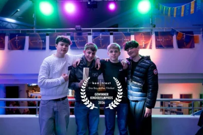 Meldung: Filmreifer Sieg: Klasse 9bM gewinnt KNAX-Sparkassen-Filmpreis!