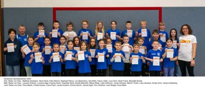 Jubel in der Schulturnhalle in Heinebach. Verleihung des Deutschen Sportabzeichen 2025 an 32 Schüler/innen