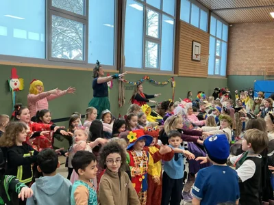 Unsere Karnevalsfeier (Bild vergr&ouml;&szlig;ern)