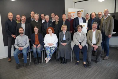Alle Beteiligten freuen sich auf das gemeinsame interkommunale Hochwasserschutz-Projekt. (Foto ©VG Mainburg) (Bild vergr&ouml;&szlig;ern)