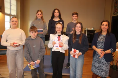 Lotte Prinzler gewinnt Regionalentscheid des Vorlesewettbewerbs in Malchin
