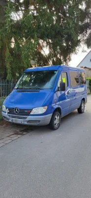 Blaues "UFO" in der Römerstraße