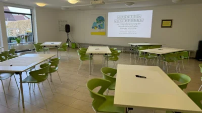 Dienstbesprechung der Demokratiebeauftragten in unserer Aula (Bild vergr&ouml;&szlig;ern)