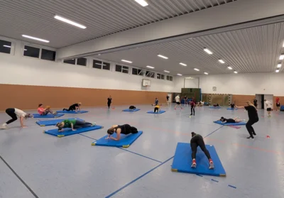 Sport frei am heutigen Freitag - unsere Fußballmänner hatten heute weibliche Unterstützung (Bild vergr&ouml;&szlig;ern)