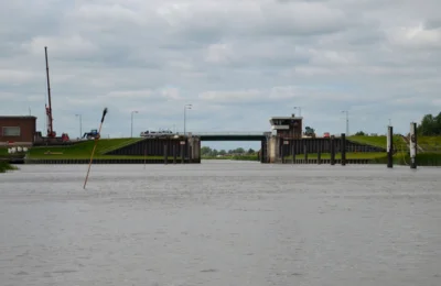 Ansicht Sperrwerk Wischhafen (Bild vergr&ouml;&szlig;ern)